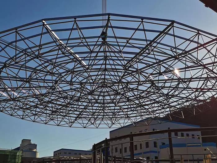 沈阳螺栓球网架工程施工现场